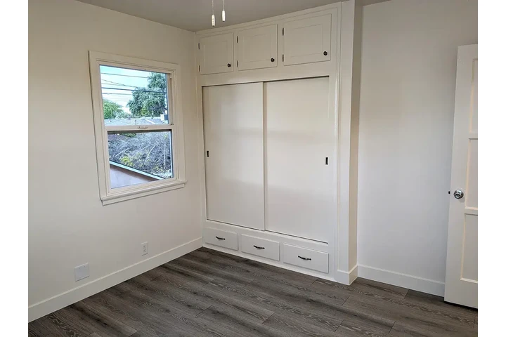 $2356 : COZY SECOND-FLOOR APARTMENT image 6