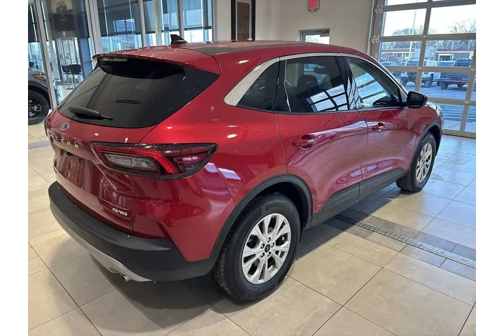$23980 : Ford Escape 2023 AWD Active image 3