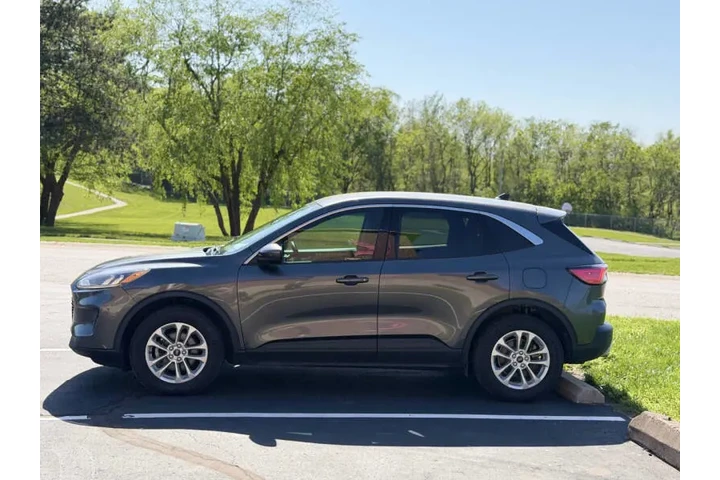 $6999 : 2020 Escape SE image 3