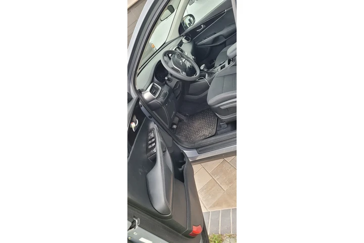 $9500 : 2020 Kia Sorento LX image 6