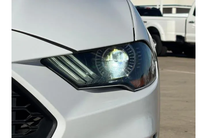 $15575 : Ford Mustang 2020 EcoBoost P image 9