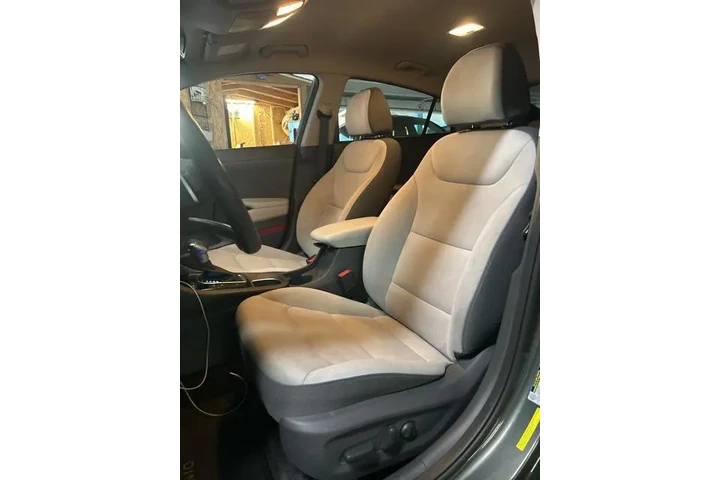 $17990 : Hyundai IONIQ Plug-in Hybrid image 7