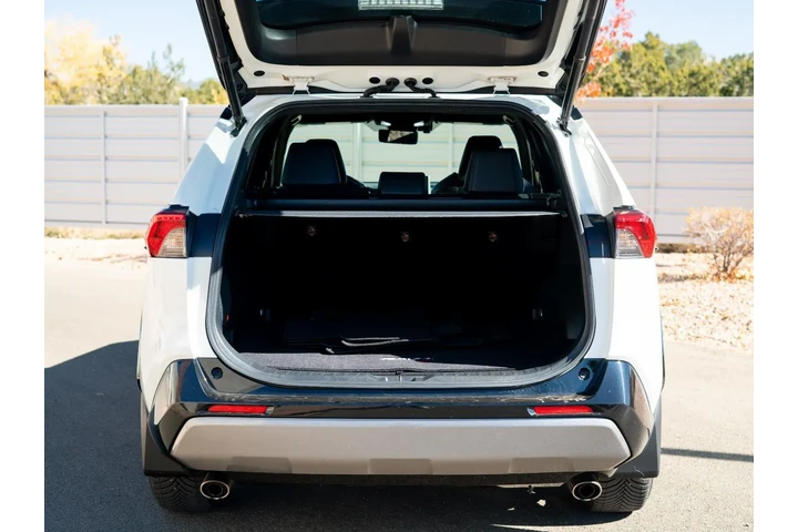 $27845 : 2019 RAV4 Hybrid XSE image 8