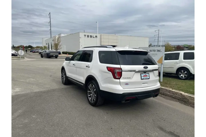$17990 : 2017 Explorer Platinum image 3