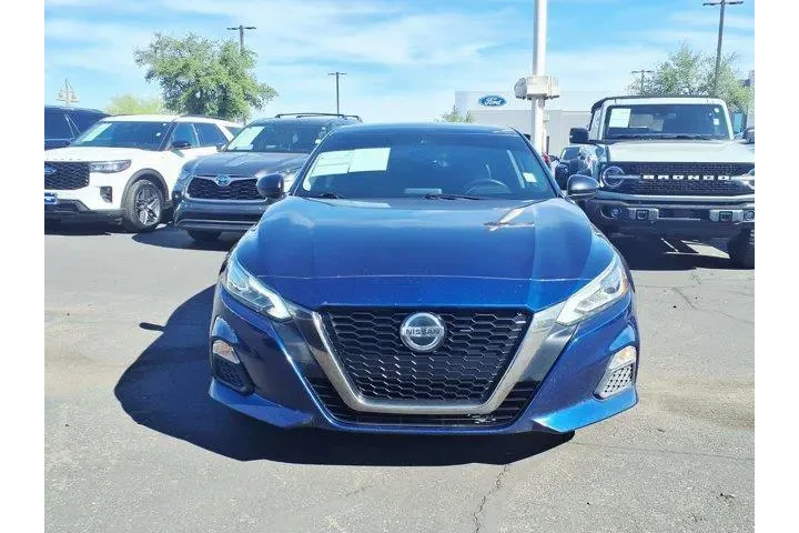 $17977 : Nissan Altima 2022 2.5 SR 4d image 2