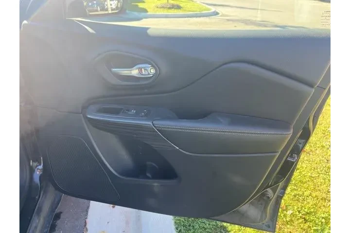 $11825 : Jeep Cherokee 2017 4x4 Limit image 7