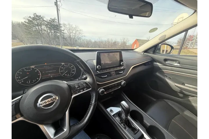 $10999 : 2019 Altima 2.5 SR image 5