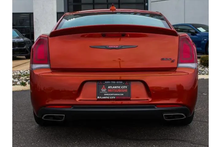 $31990 : Chrysler 300 2021 S V8 4dr S image 5