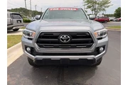 $28421 : Toyota Tacoma 2017 4x4 SR5 V thumbnail