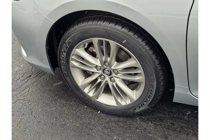 $13598 : Toyota Camry 2017 SE 4dr Sed image 10