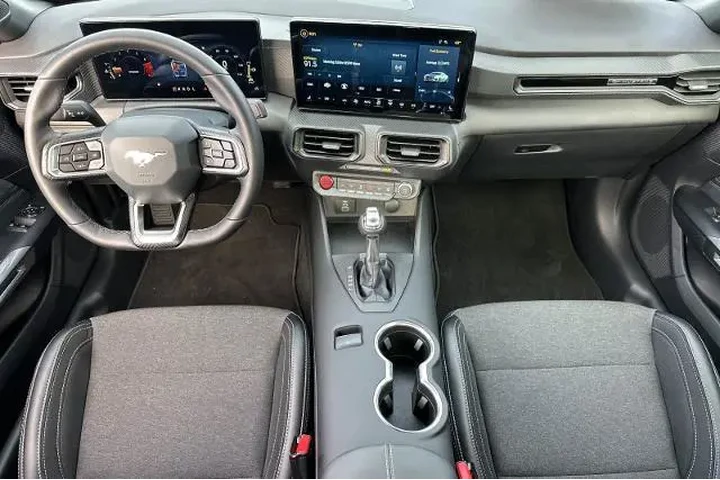 $31995 : Ford Mustang 2026 EcoBoost P image 3