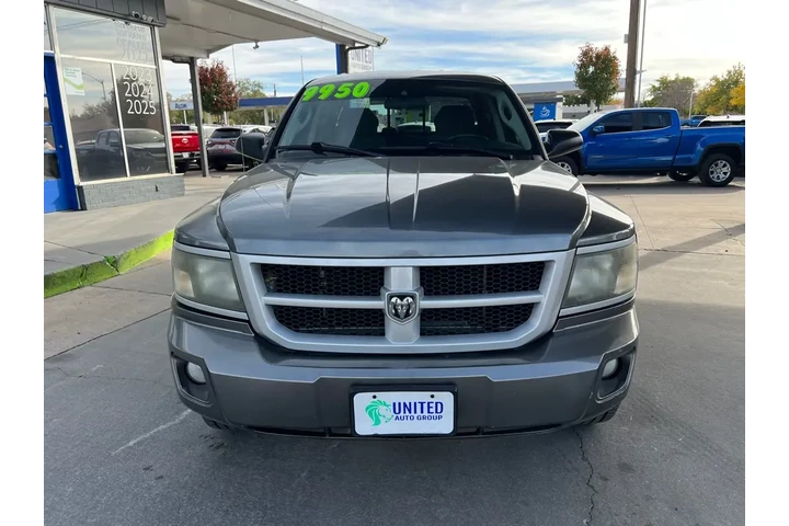 2011 Dakota SXT Crew Cab 2WD image 2