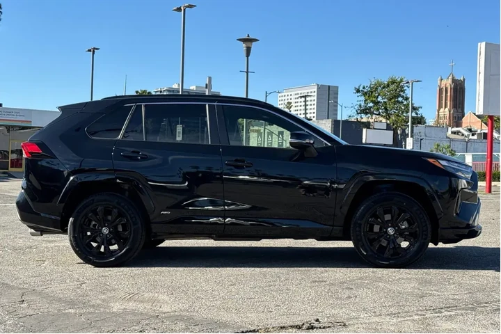 $30995 : Toyota RAV4 Hybrid 2022 AWD image 3
