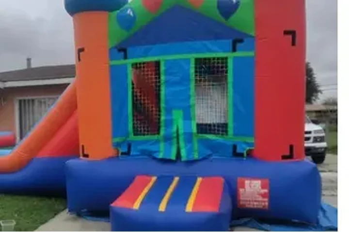 RENTA De JUMPER DE AGUA image 1