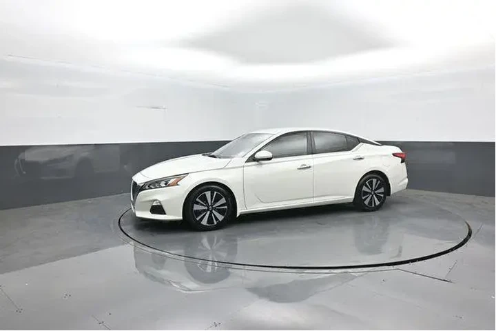 $19398 : Nissan Altima 2022 2.5 SV 4d image 4