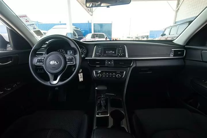 2016 Optima LX image 5