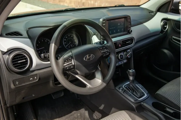 2021 Kona SE image 10