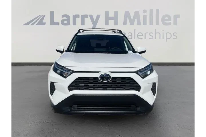 Toyota RAV4 2024 XLE 4dr SUV image 8