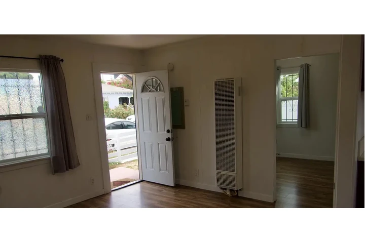 $890 : Brand new  modern renovated image 4