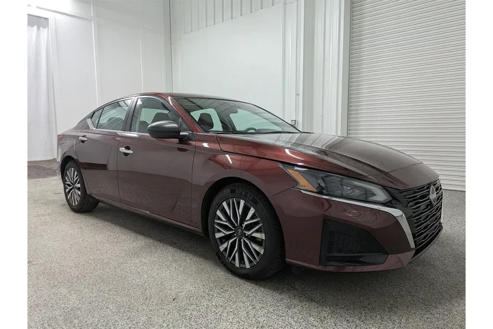 $21897 : Nissan Altima 2024 2.5 SV 4d image 2