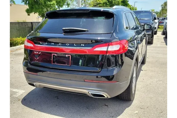 $15590 : Lincoln MKX 2018 Premiere 4d image 6