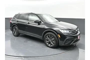 $22893 : Volkswagen Tiguan 2023 SE 4d thumbnail