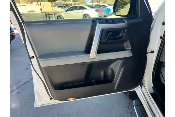 2013 4Runner SR5 4WD image 10