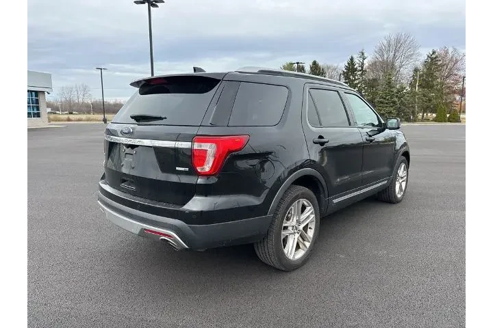 $13719 : Ford Explorer 2016 AWD XLT 4 image 7