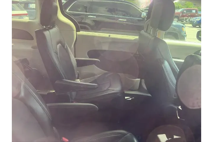 $27500 : Chrysler Pacifica 2024 Touri image 2