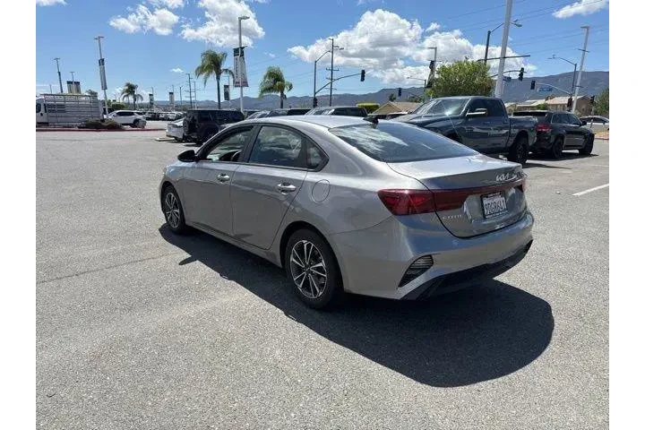 $18972 : Kia Forte 2023 LXS 4dr Sedan image 6