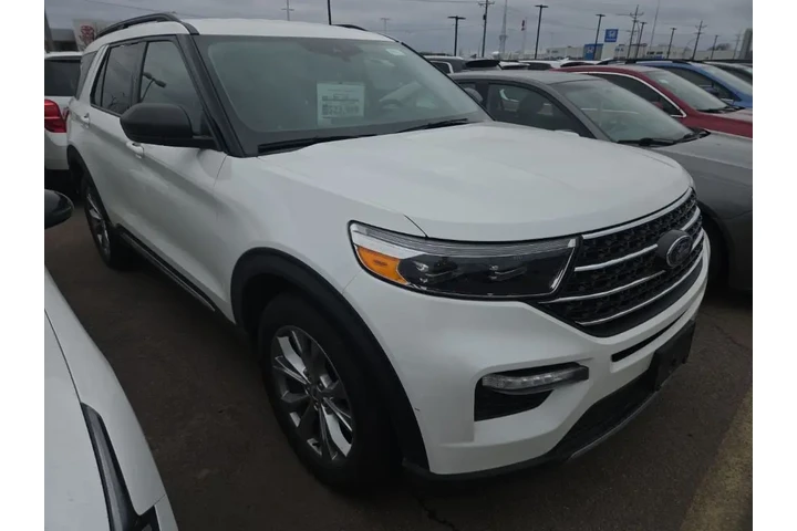 2020 Explorer XLT image 1