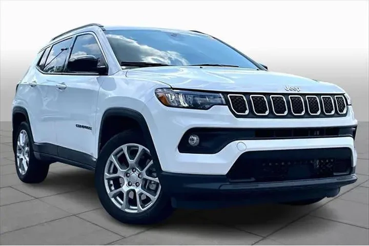 $24798 : Jeep Compass 2023 4x4 Latitu image 2