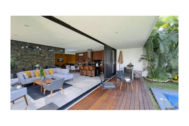 $12800000 : TRES CASAS EN UNA | SE VENDEN image 8
