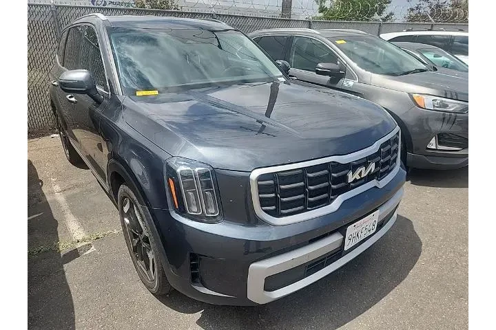 $31361 : Kia Telluride 2023 AWD S 4dr image 1