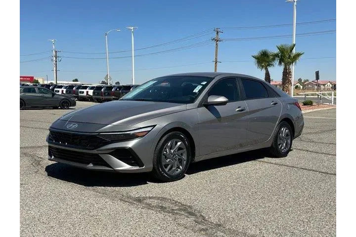 $17975 : Hyundai ELANTRA 2024 SEL 4dr image 8