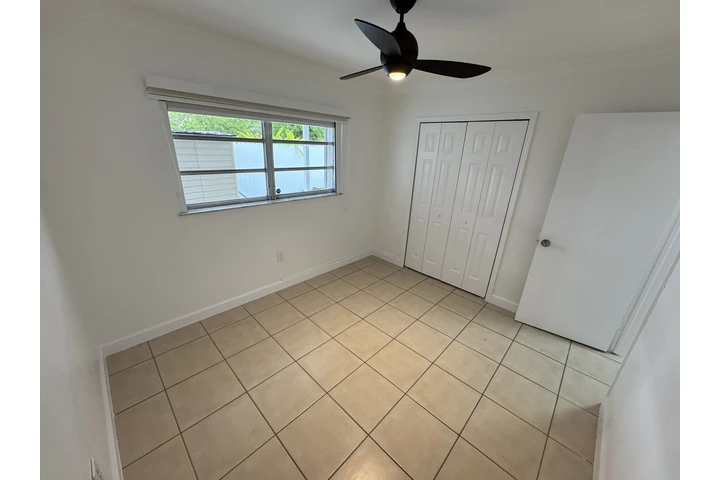 $2400 : 2 Bedroom, 1 Bathroom House image 4