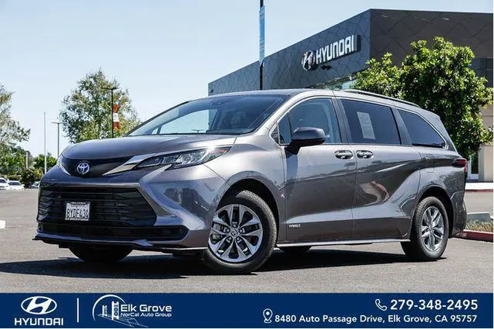 $33333 : Toyota Sienna 2021 LE 8-Pass image 1