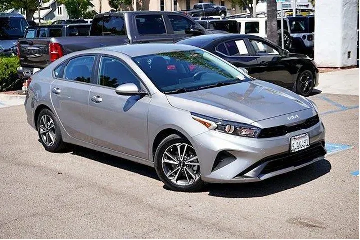 $16290 : Kia Forte 2023 LX 4dr Sedan image 3