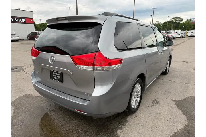 $5980 : 2011 Sienna XLE image 2