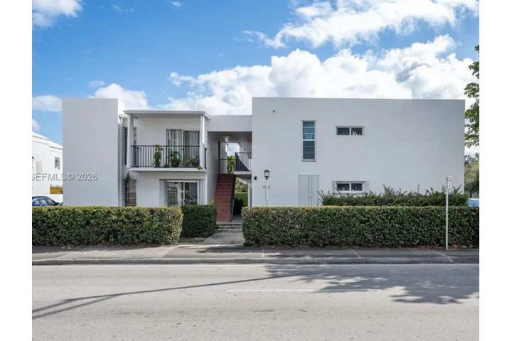 $1500 : 1 bedroom 1 bath Apt in Miami image 1