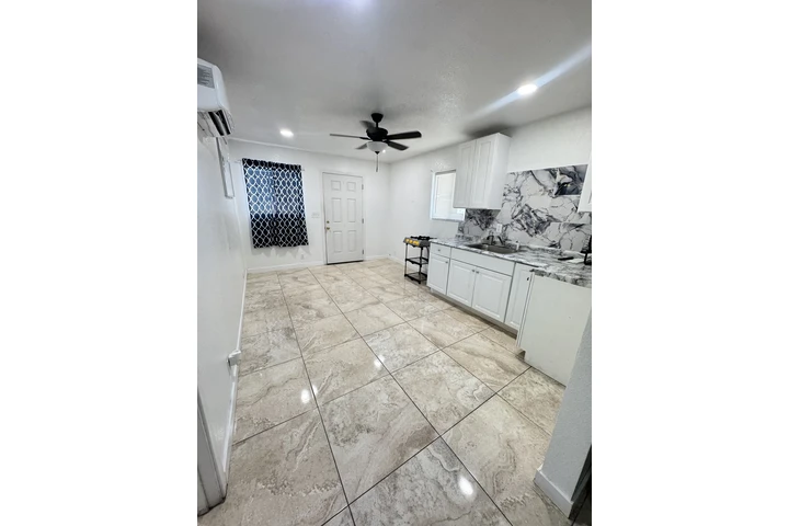 $1000 : ESTUDIOS EN RENTA image 4