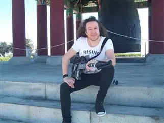 CANTANTE GUITARRISTA image 1