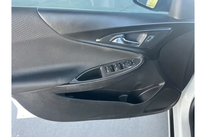 2016 Malibu Hybrid image 10