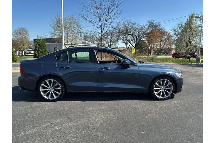 $21589 : 2021 S60 Momentum image 10