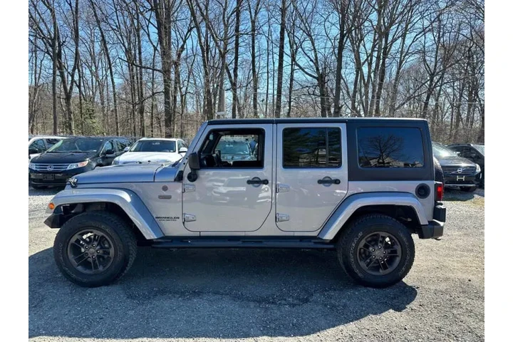 $16990 : 2016 Wrangler Unlimited Sahara image 5