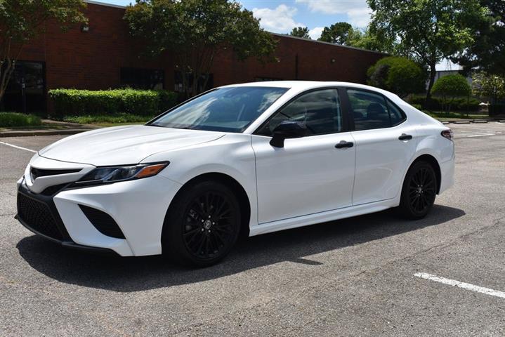 2020 Camry SE Nightshade image 1