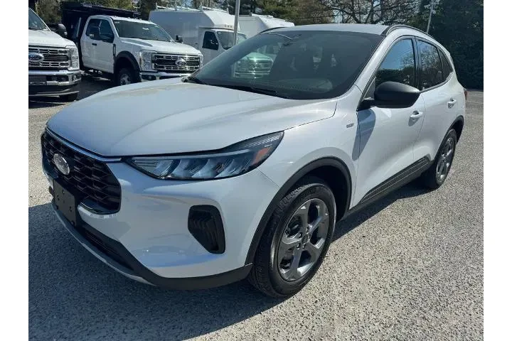 $31000 : Ford Escape 2025 AWD ST-Line image 3