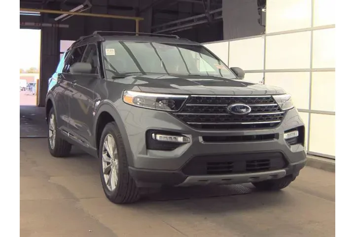 $37990 : Ford Explorer 2023 AWD XLT 4 image 4