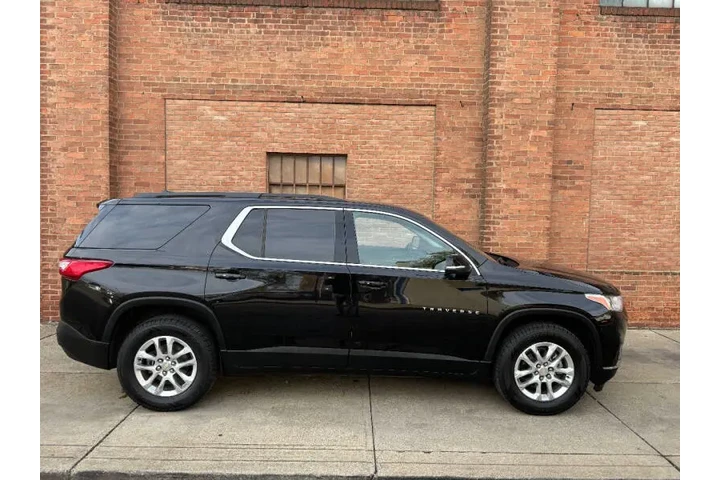 $22000 : 2021 Traverse LT Cloth image 6