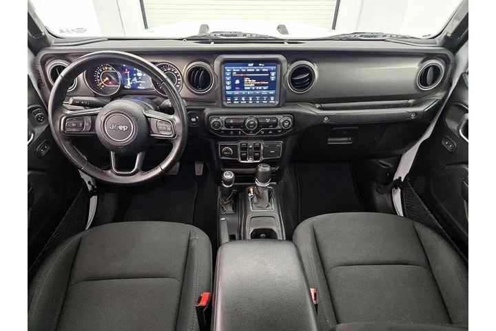 $28998 : Jeep Gladiator 2021 4x4 Will image 9